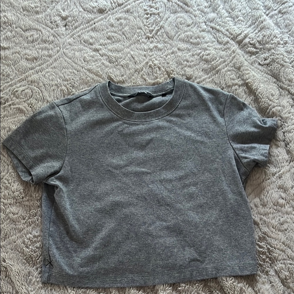 Cuts cropped tee